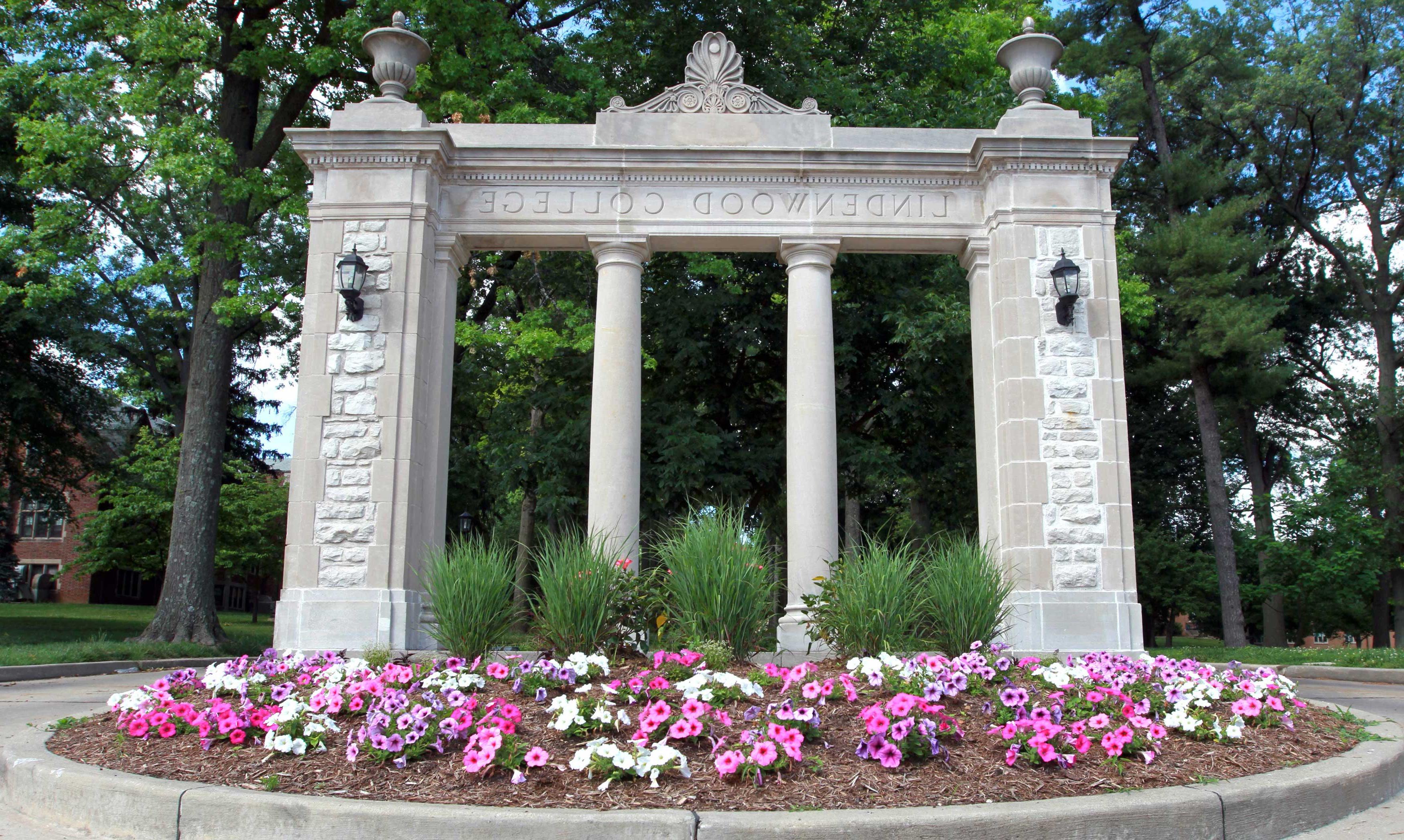 Lindenwood - Alumnae Gate